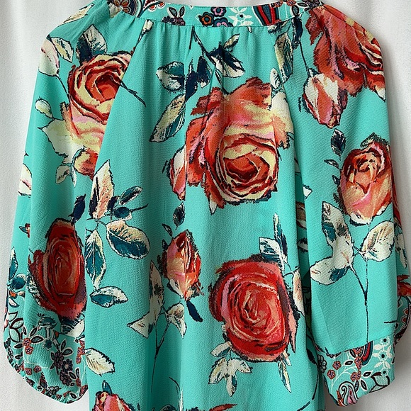 Fig and Flower Light Blue Floral 3/4 Sleeve Blouse Shirt Top **Size 1X** 🌸🌸 - Picture 4 of 5